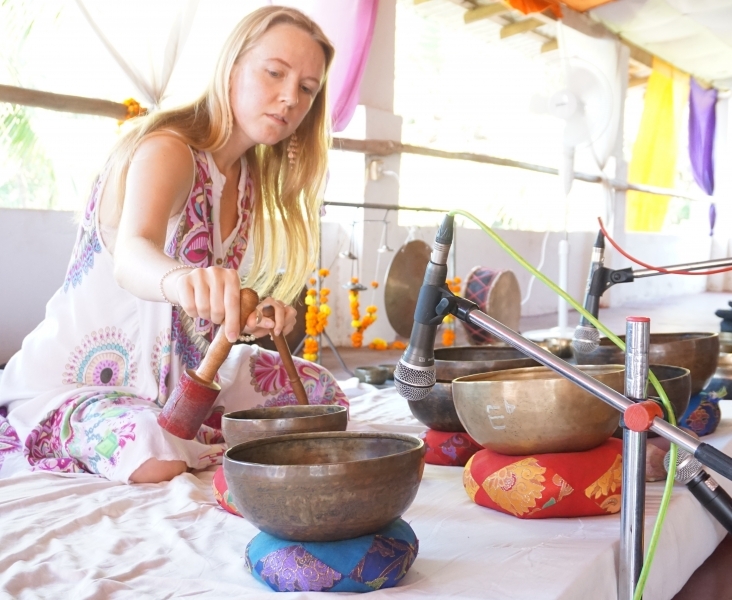 students Learn how to give group sound healing concert with Tibetan Singing Bowls