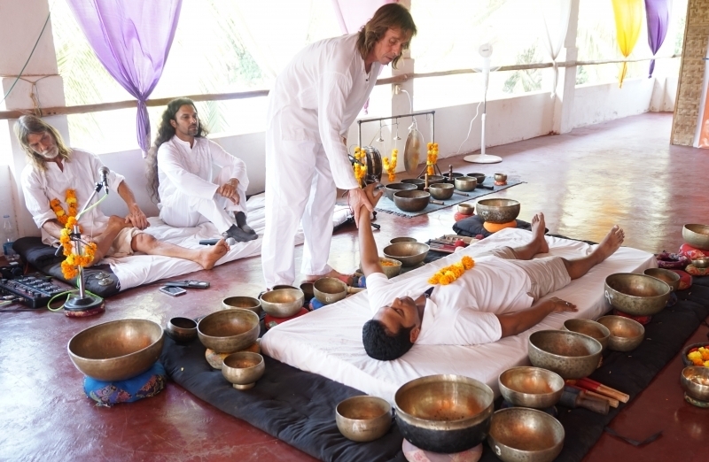 how to give deep healing Sound bath session with Tibetan singing bowls